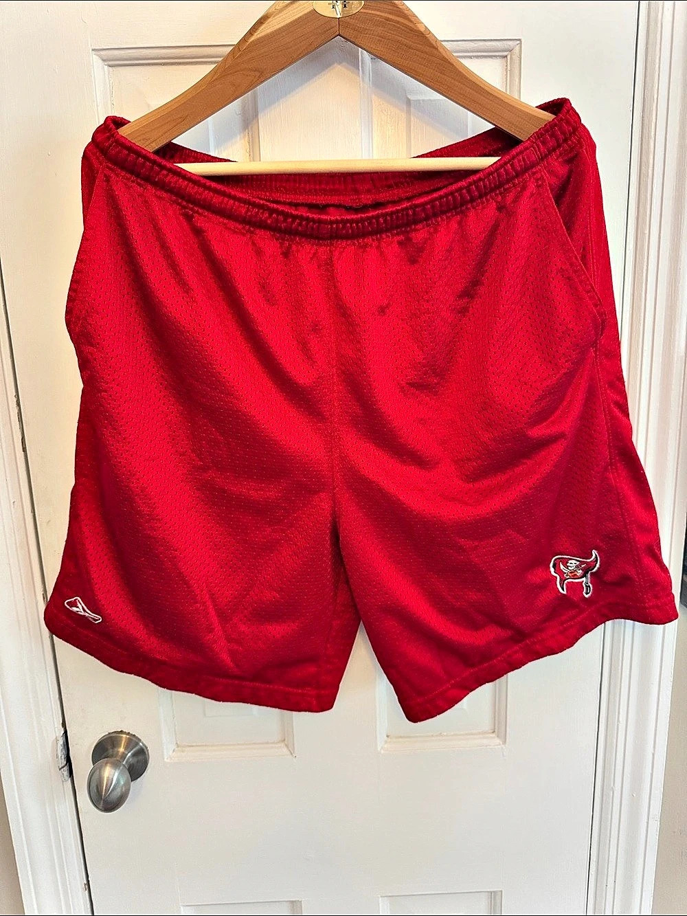 Reebok Tampa Bay Buccaneers NFL Team Apparel Mesh Shorts Mesh Athletic Shorts